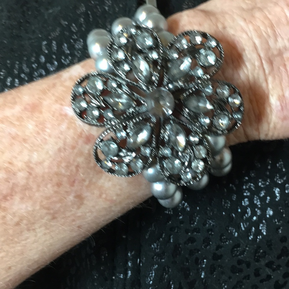 VINTAGE JEWELED METAL & STRETCHY BRACELET 💗